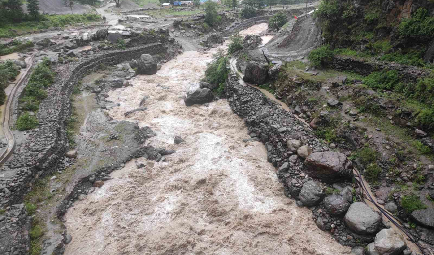 बर्षाले बाजुरामा विद्युत अनियमित 